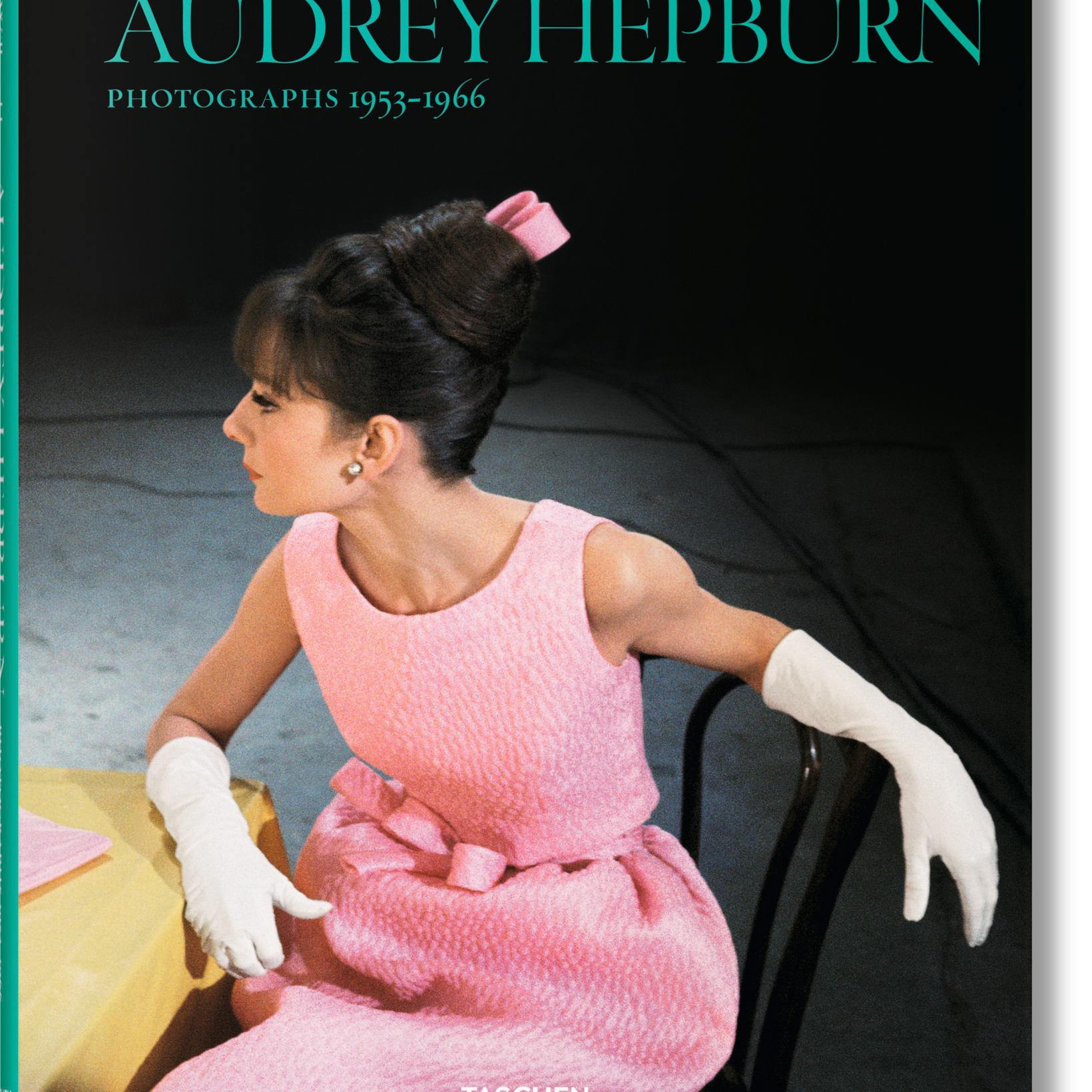 Bob Willoughby. Audrey Hepburn. Photographs 1953–1966 (German, French, English)