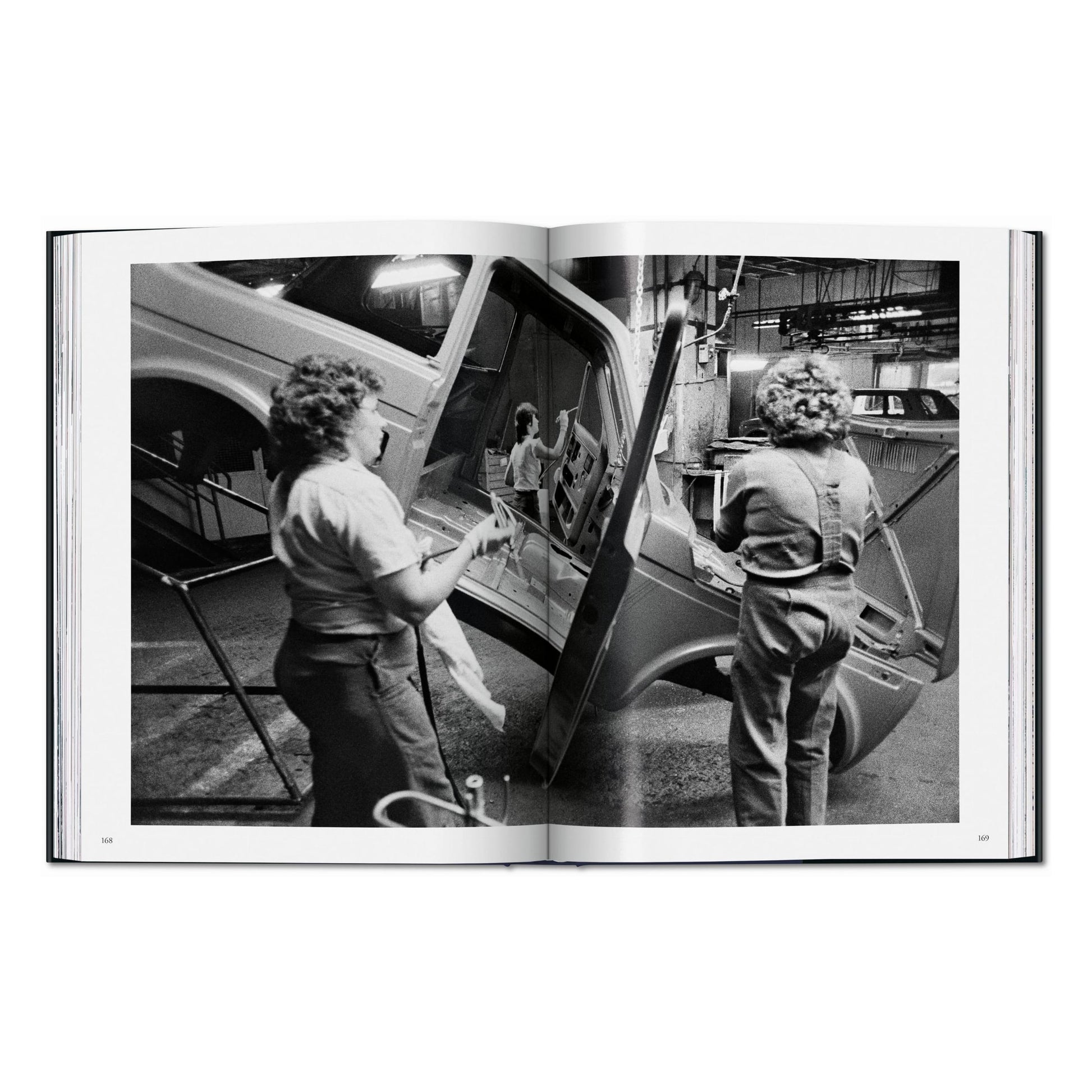 Sebastião Salgado. Workers. An Archaeology of the Industrial Age (English)