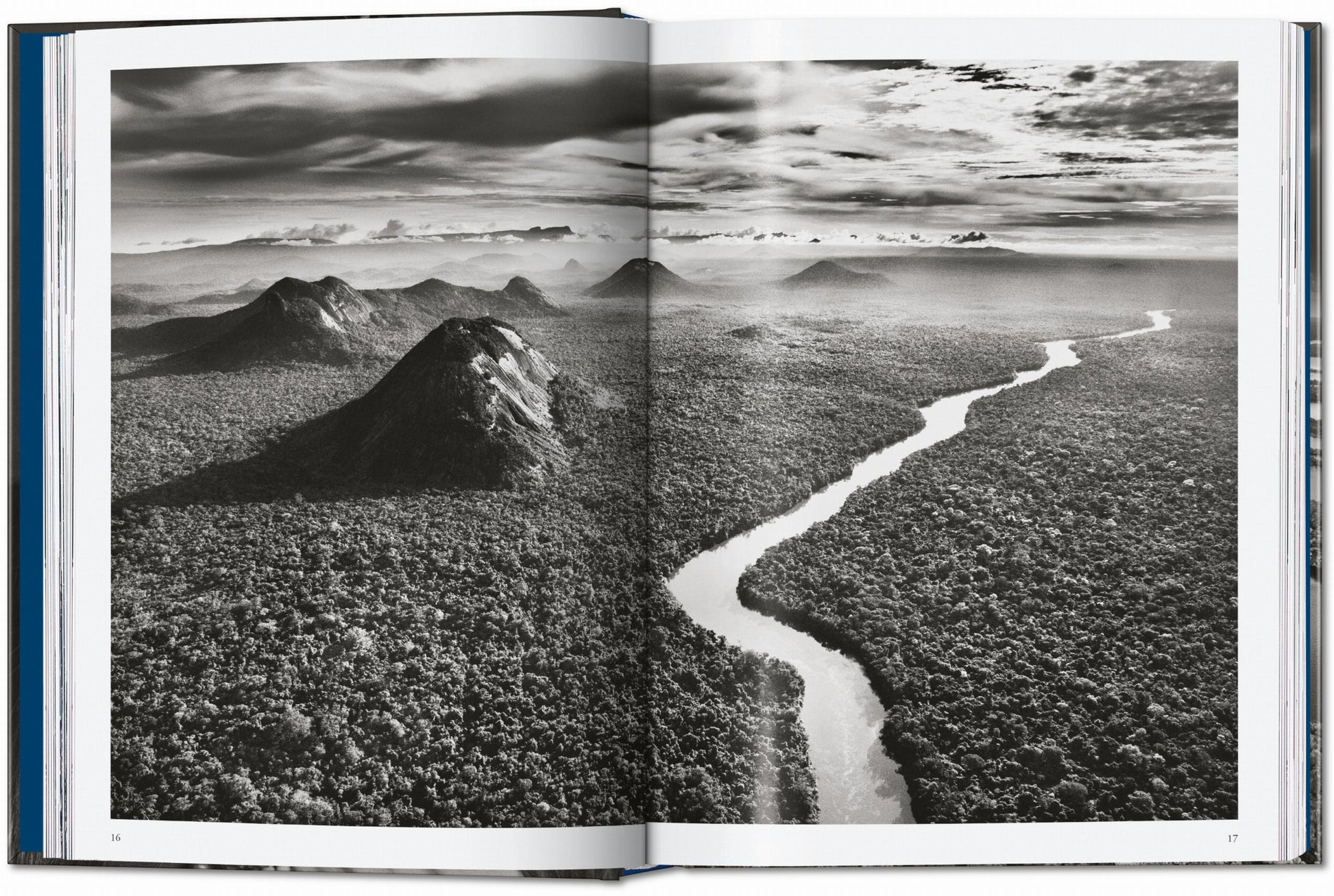 Sebastião Salgado. Amazônia. 45th Ed. (English)