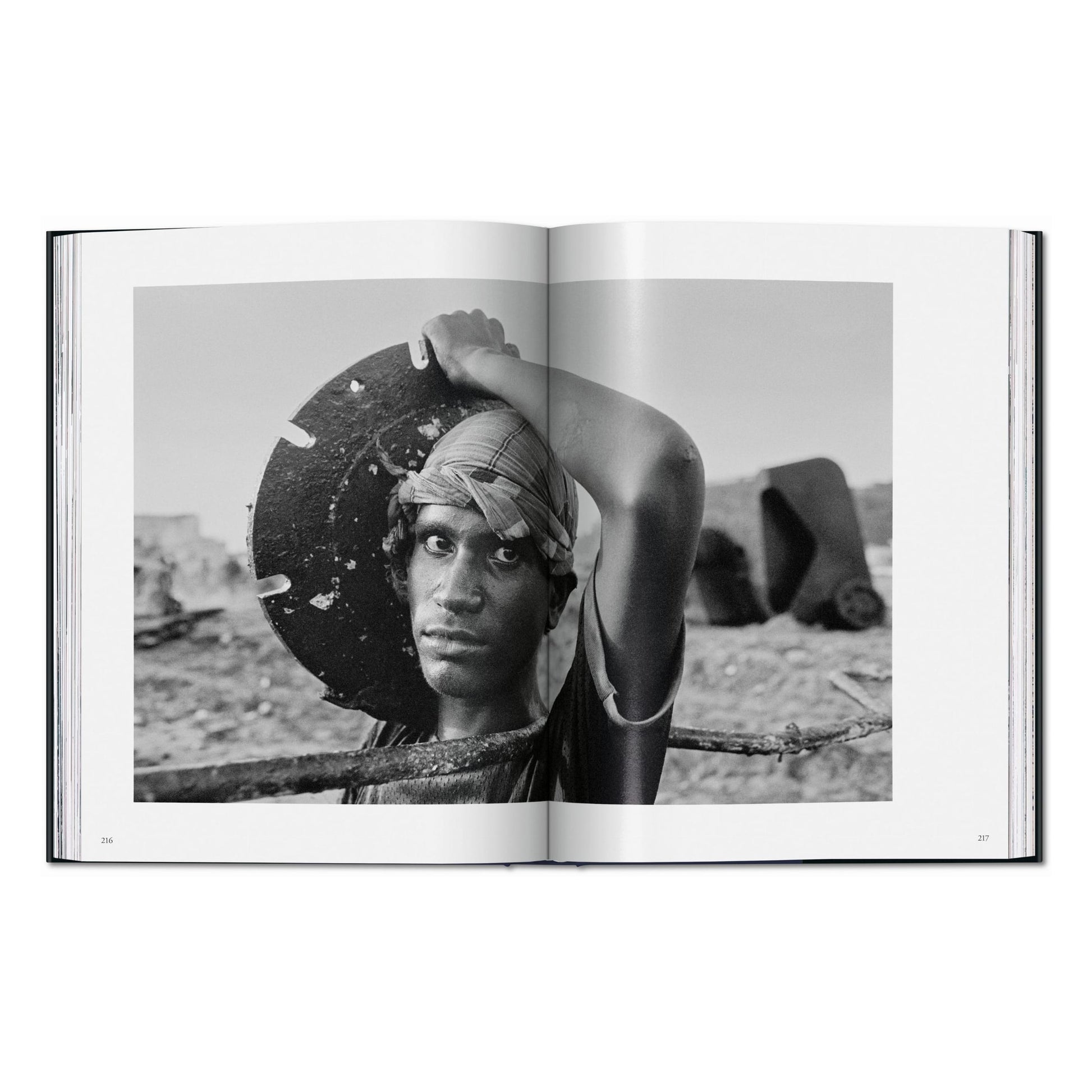 Sebastião Salgado. Workers. An Archaeology of the Industrial Age (English)